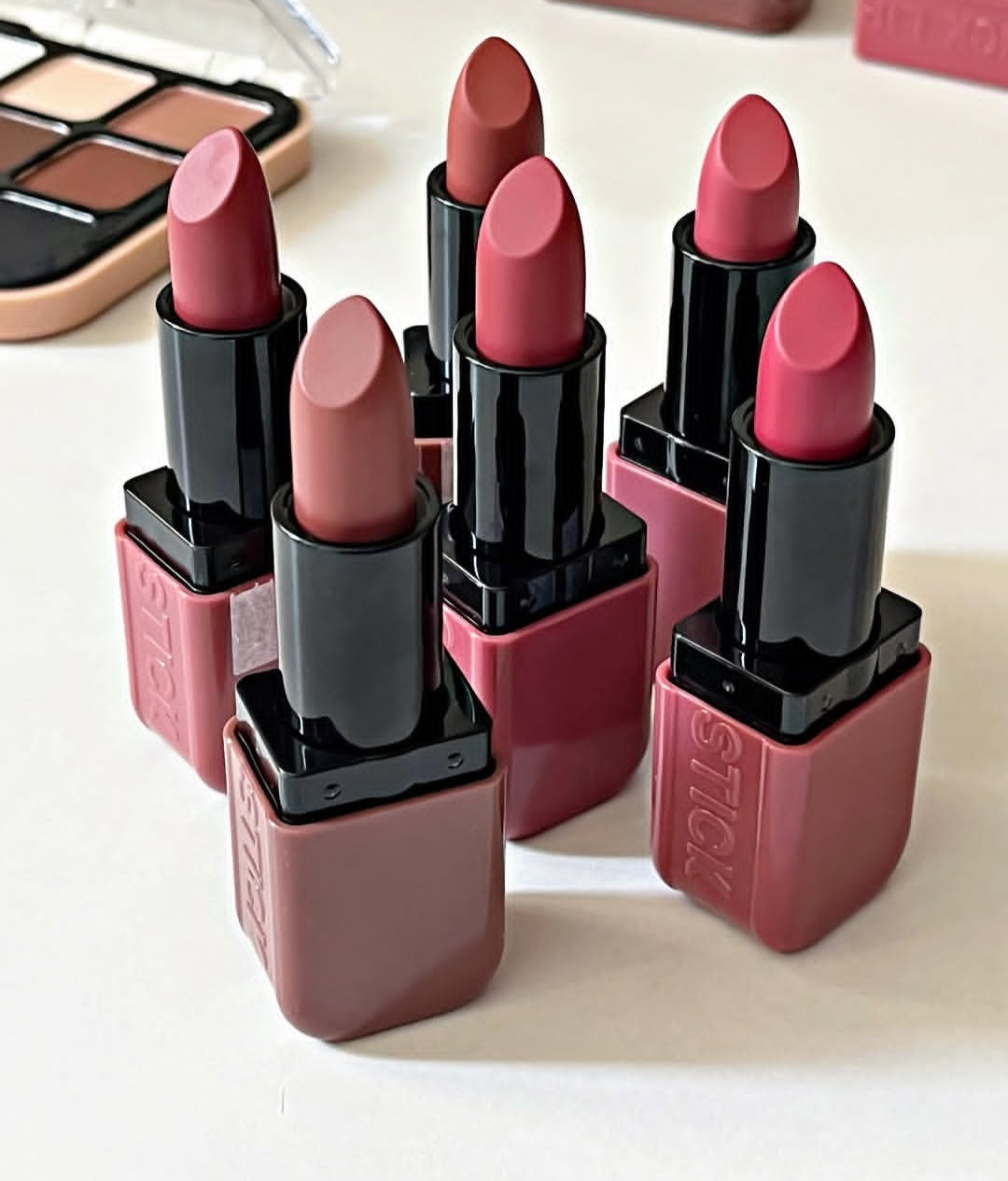 رژلب جامد3Q Beauty مات دارای رنگ های نود
