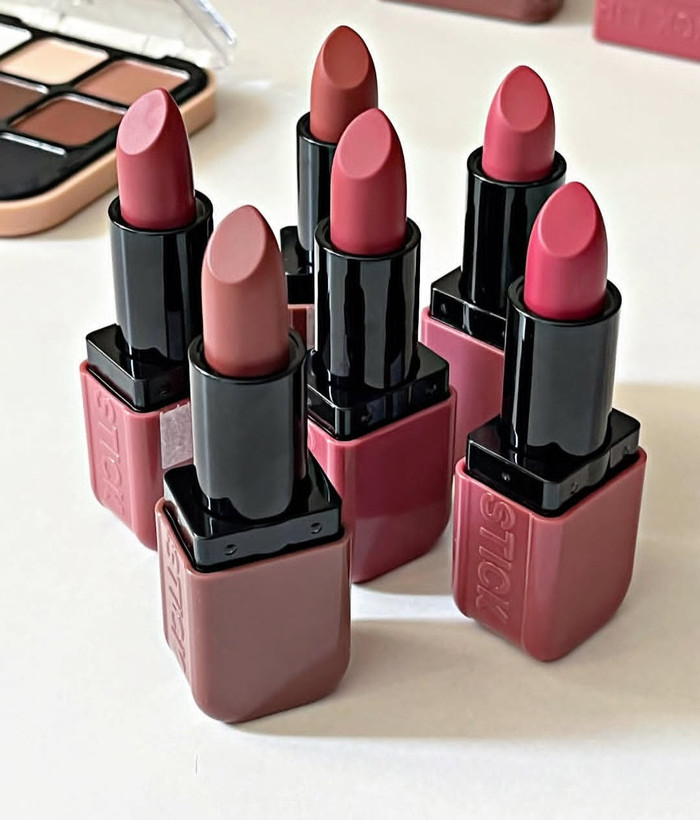 رژلب جامد3Q Beauty مات دارای رنگ های نود